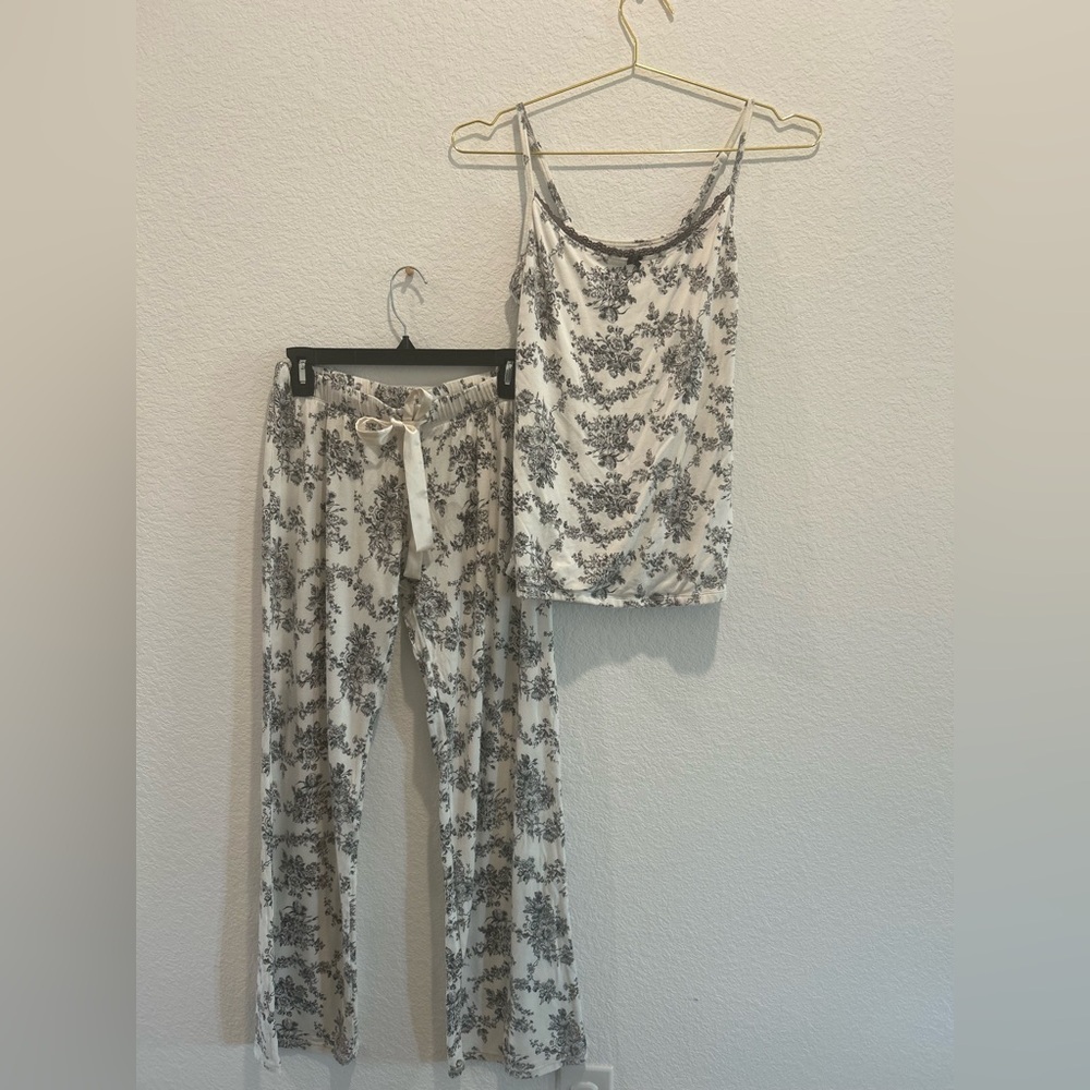 Gap Floral black white cotton cozy soft Sleepwear lounge top bottom Set - Picture 2 of 9